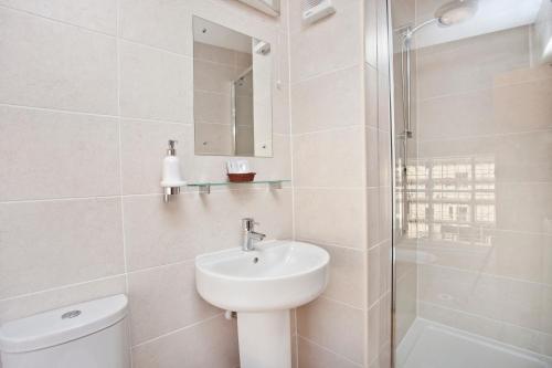 The Dickens Bar & Inn - image 2