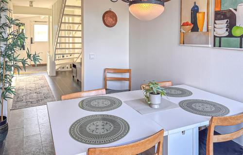 virtuve, Nice Home In Smygehamn With Wifi in Smygehamn