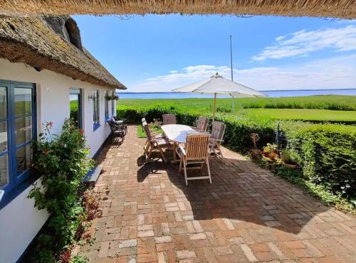 Viesnīcas āriene, Spacious Holiday Gem With A View Over Præstø Fjord in Mosebolle