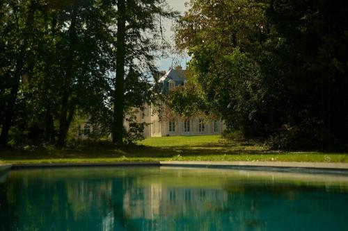 Viesnīcas āriene, Renovated Castle In The Sancerre Vineyards in Thauvenay