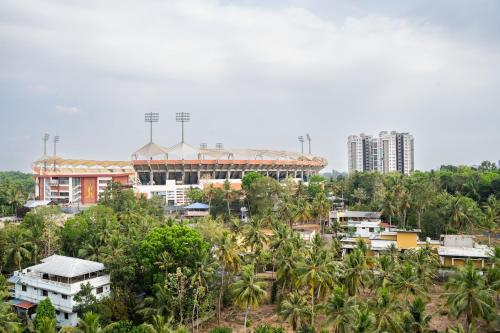Modern Luxury Apartment 3 bed 3 bath close toGreenfield stadium - image 2