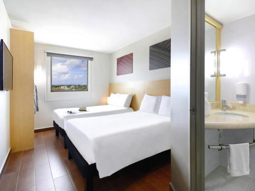 Ibis Cancun Centro Hotel in Канкун