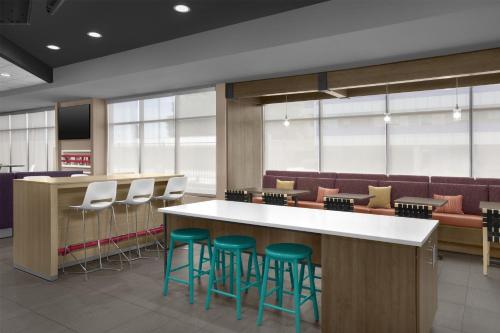 식음료(F&B), Tru by Hilton Midland East in 미드랜드 시티 센터