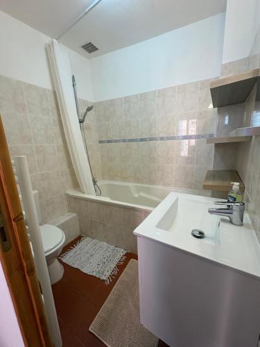 Bathroom, Grande chambre in Agde City Center