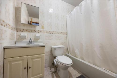 Spacious 3BR Bronx Apartment 2BA Near Yankee Stadium & NYC - image 4