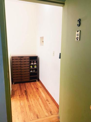 Spacious 3BR Bronx Apartment 2BA Near Yankee Stadium & NYC - image 8
