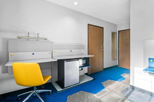 Microtel Inn & Suites by Wyndham Joplin - image 19
