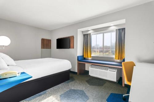 Microtel Inn & Suites by Wyndham Joplin - image 23
