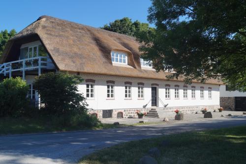 Fuglsø Kro Bed & Breakfast