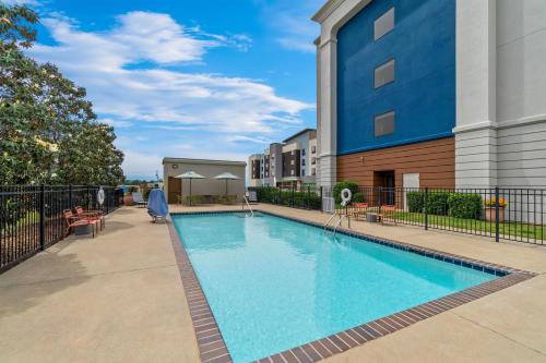 Hampton Inn Marion - image 40
