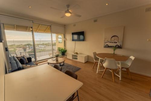 West Beach - Beachfront Apartment – khách sạn tại West Beach
