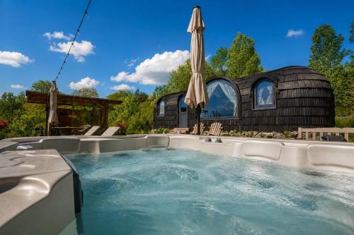 Apkārtne, Friday Inn Igloo - Jacuzzi incalzit, Foisor cu incalzire infrarosu si videoproiector, Intimitate, Na in Komarnika