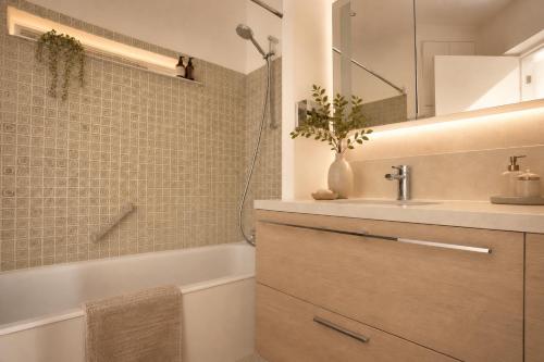 Spacious 3-Bedroom Apartment in the Heart of Montorgueil - image 7