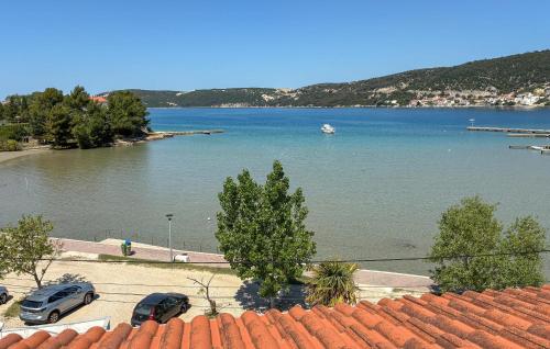 Awesome Apartment In Rab Supdraga With Wifi – khách sạn tại Supetarska Draga