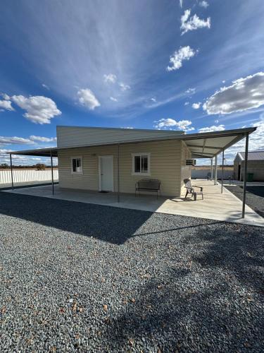 酒店外观, MVA - Home in West Wyalong in 西怀厄朗
