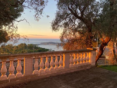 Garden Apartment with Stunning Èze Views
