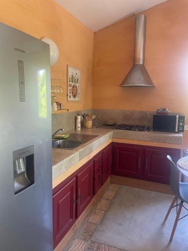 Le studio de la Villa Léouzière (Le studio de la Villa Leouziere) in Belvezet