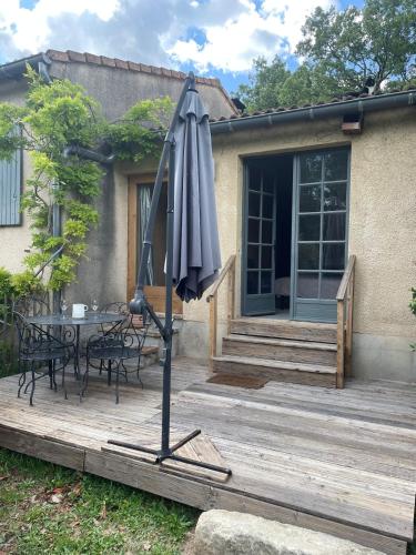 Le studio de la Villa Léouzière (Le studio de la Villa Leouziere) in Belvezet