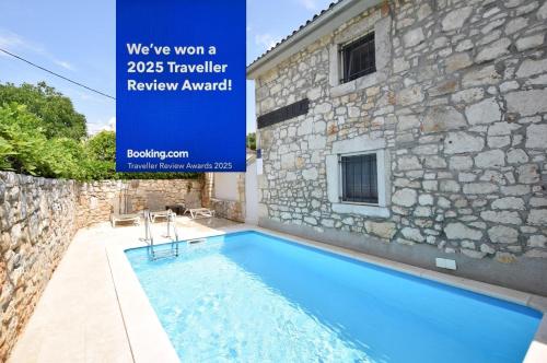 BEST PRICES VILLA NINI with refreshing private pool, barbecue,bikes and much more in Fuskulin