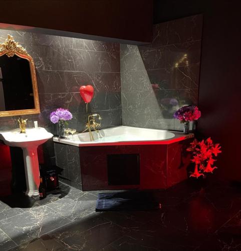 L'Orchidarium, maison élégante et romantique à Flagy - Loveroom en duplex (L'Orchidarium, maison elegante et romantique a Flagy - Loveroom en duplex) in Ville-Saint-Jacques