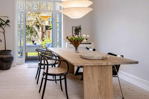 Historic Terraced House In The White City – khách sạn tại Frederiksberg