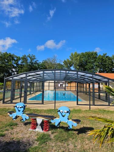 Peldbaseins, Mobil Home XXL 4 chambres - Camping du Vieux Moulin in Vensac