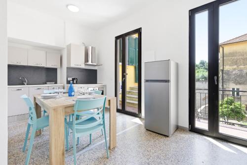 Hostdomus-Happy Holiday - Riviera di Ponente
