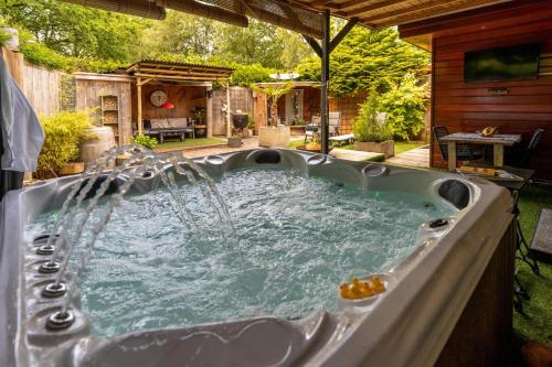 Drents Genieten - Ericaheide met privé sauna en jacuzzi (Drents Genieten - Ericaheide met prive sauna en jacuzzi) in Erma