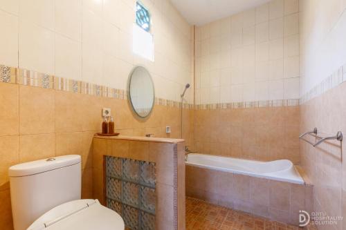 room detail thumbnail 2
