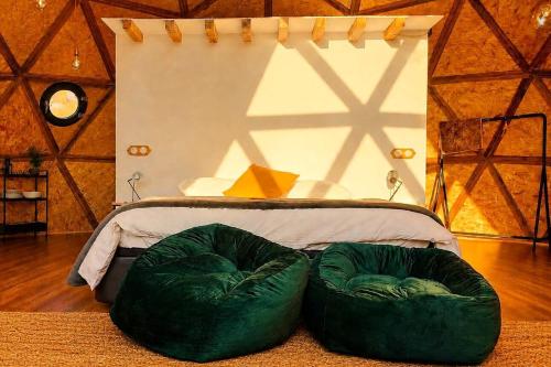 1 king bed, 1 sofa bed