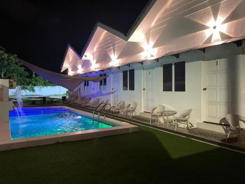Impiani Chalet with Private Pool – khách sạn tại Kuala Ibai