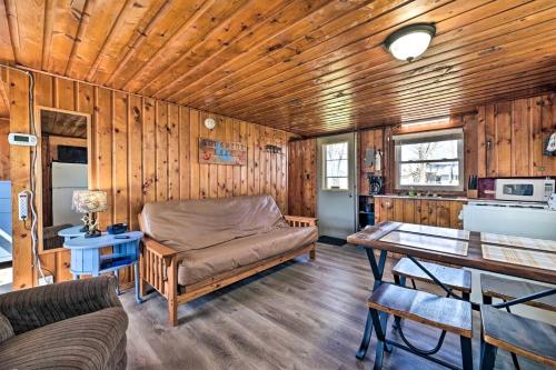 Lakeside Retreat with Fire Pit & Pet-Friendly Escape in Houghton Lake, Michigan in Houghton Lake (MI)