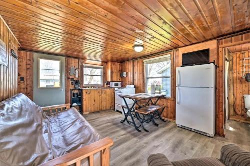 Lakeside Retreat with Fire Pit & Pet-Friendly Escape in Houghton Lake, Michigan in Houghton Lake (MI)