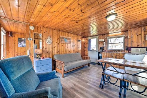 Lakefront Cottage with Fire Pit, Beach & Pet Friendly in Houghton Lake, Michigan in Houghton Lake (MI)