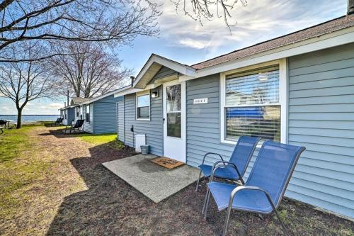 Lakefront Cottage with Fire Pit, Beach & Pet Friendly in Houghton Lake, Michigan in Houghton Lake (MI)