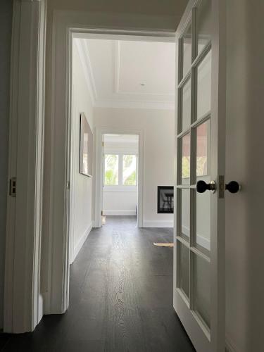 Picturesque apartment by the beach at Parsley Bay in Watsons Bay