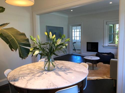 Picturesque apartment by the beach at Parsley Bay in Watsons Bay