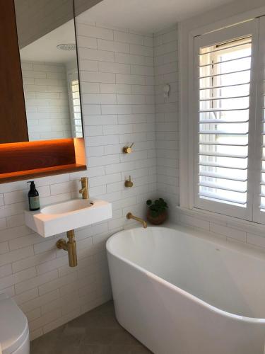 Picturesque apartment by the beach at Parsley Bay in Watsons Bay