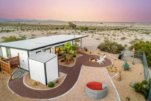 Quiet Rustic-Modern Chalet Near Joshua Tree National Park in Twentynine Palms, California – khách sạn tại Sunfair Heights