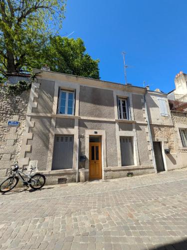 Townhouse in Poitiers Center