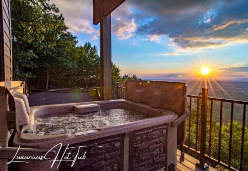 Luxurious Mountain Retreat with Heated Indoor Pool near Gatlinburg in Sevierville, Tennessee in Caton (TN)