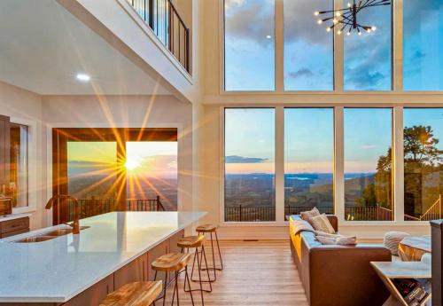 Luxurious Mountain Retreat with Heated Indoor Pool near Gatlinburg in Sevierville, Tennessee in Caton (TN)