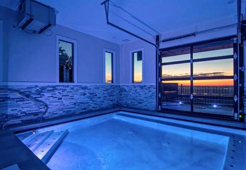 Luxurious Mountain Retreat with Heated Indoor Pool near Gatlinburg in Sevierville, Tennessee in Caton (TN)