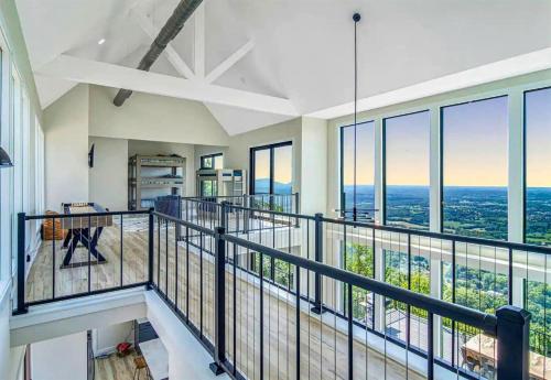 Luxurious Mountain Retreat with Heated Indoor Pool near Gatlinburg in Sevierville, Tennessee in Caton (TN)