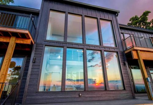 Luxurious Mountain Retreat with Heated Indoor Pool near Gatlinburg in Sevierville, Tennessee in Caton (TN)