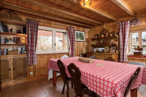 Authentic Chalet in Chamonix-Mont-Blanc – khách sạn tại La Frasse