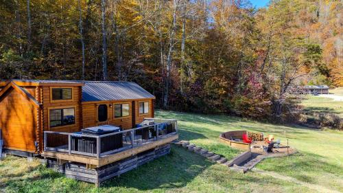 Cozy Stargazing Cabin with Hot Tub near Red River Gorge in Estill County, Kentucky in Irvine (KY)