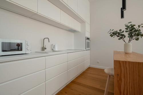 Luxury Apartment with Parking and Air Conditioning Near the Market Square by Renters Prestige - image 4