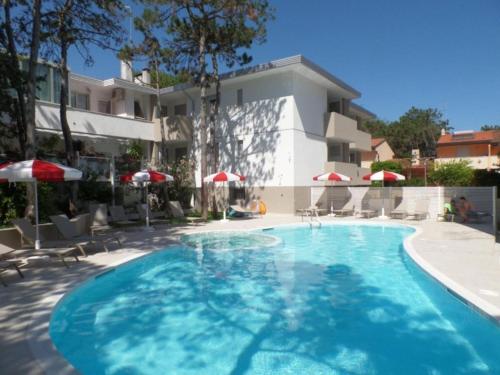 Two-bedroom flat in a residence with shared pool