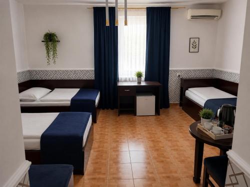 4 twin beds